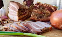 Сало в луковой шелухе