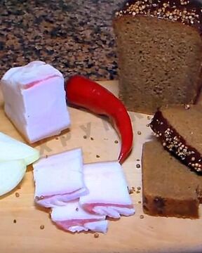 Сало в рассоле с чесноком