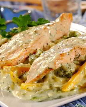 Сливочная форель с брокколи и болгарским перцем