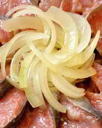 Соленая горбуша с луком