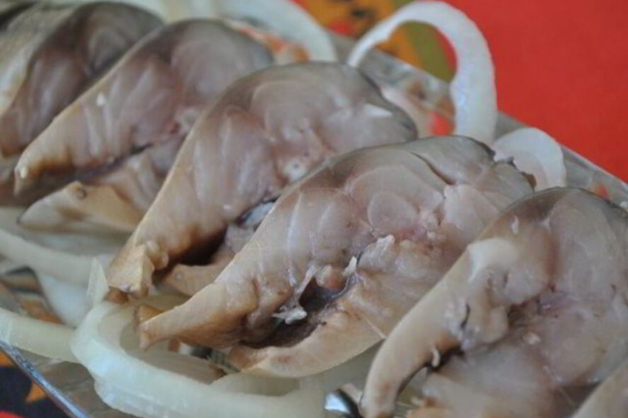 Рецепт соленая скумбрия с черносливом