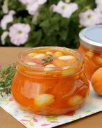 Абрикосовое варенье с миндалем и тимьяном