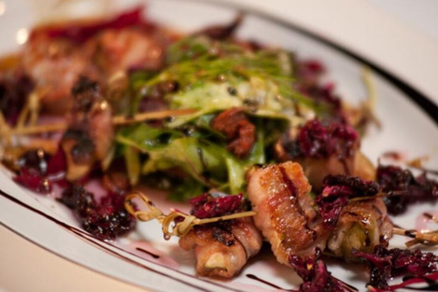 Рецепт инжир в беконе с вареньем из лепестков роз