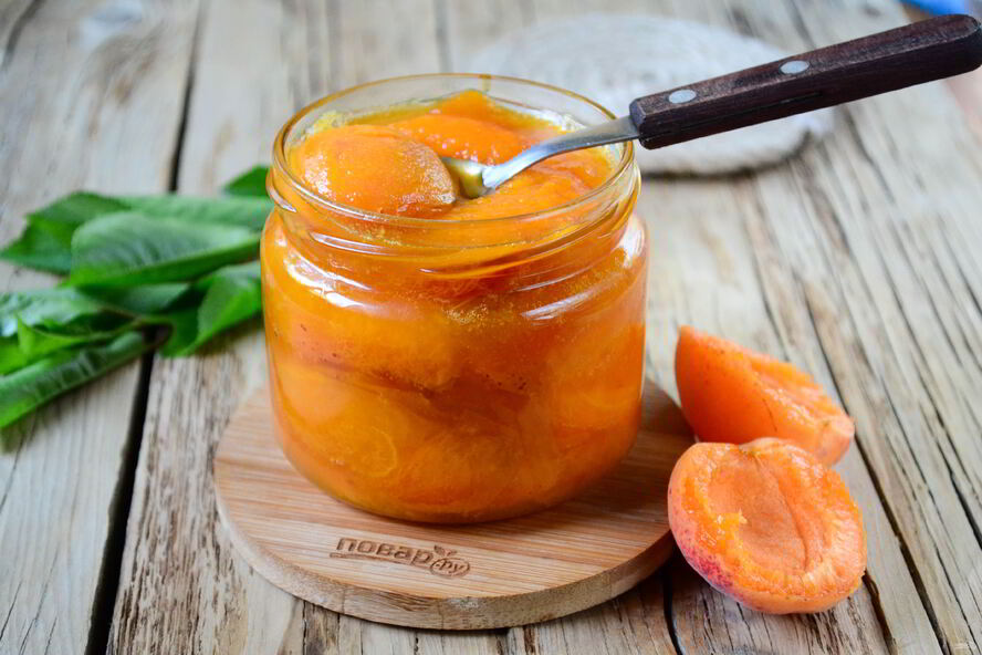 Рецепт варенье из абрикосов с листьями вишни