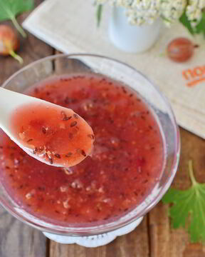 Варенье из крыжовника с листьями смородины