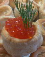 Волованы с икрой и малиновым вареньем