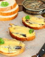 Бутерброды горячие со шпротами