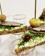 Бутерброды с килькой