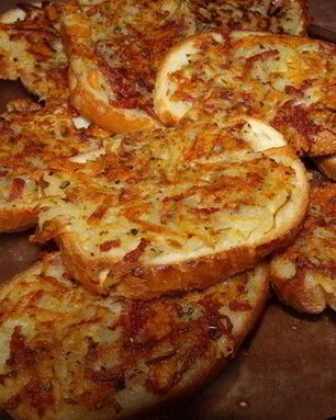 Бутерброды с колбасой на сковороде