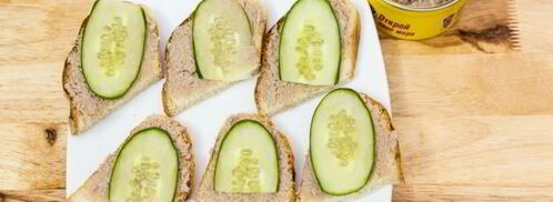 бутерброды с красной икрой и печенью трески. Шаг 9