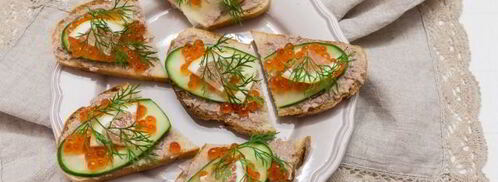 бутерброды с красной икрой и печенью трески. Шаг 15