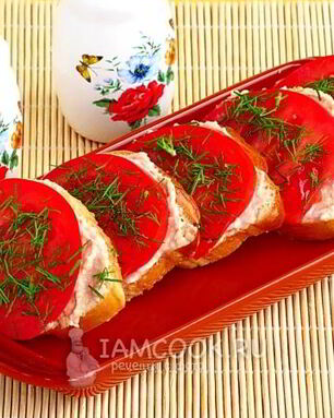 Бутерброды с куриным паштетом и сыром