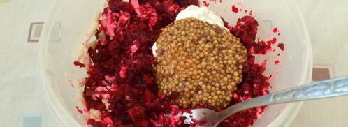 бутерброды с сельдью и свекольно-горчичной намазкой. Шаг 3