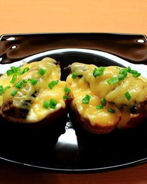 Бутерброды со шпротами в духовке