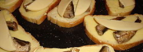 бутерброды сырные шпроты. Шаг 3