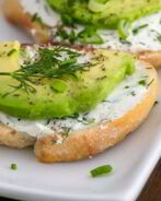 Быстрые бутерброды с авокадо