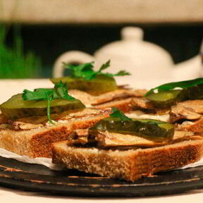 Бутерброды со шпротами