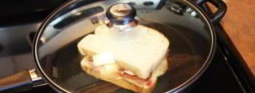 горячие бутерброды с колбасой и сыром. Шаг 4