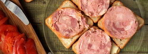 горячие бутерброды с колбасой в микроволновке. Шаг 3