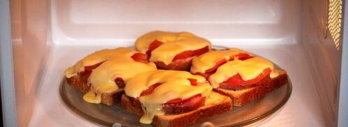 горячие бутерброды с колбасой в микроволновке. Шаг 6