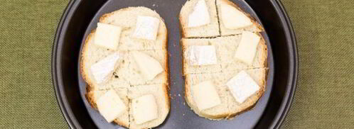 мини-бутерброды с бри, тапенадой и вялеными помидорами. Шаг 4