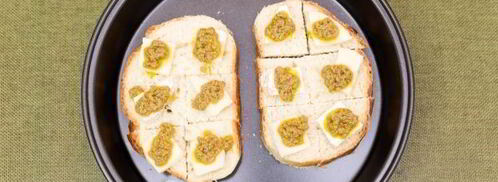 мини-бутерброды с бри, тапенадой и вялеными помидорами. Шаг 5