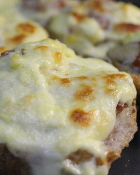 Запеченый бутерброд с рыбой