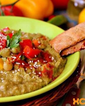 Домашний хумус с овощами