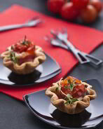 Фаршированные помидоры в слоеном тесте