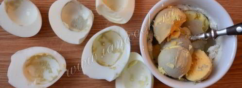 яйца фаршированные красной икрой. Шаг 4