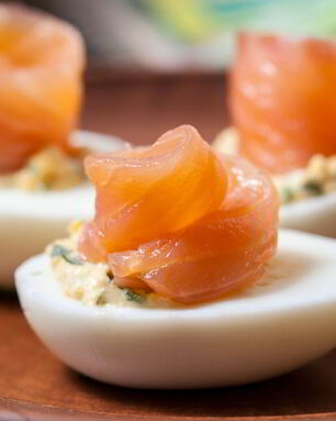 Яйца, фаршированные семгой