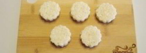 канапе обезьянки на шпажках. Шаг 5