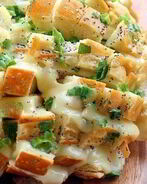 Хлебная закуска, запеченная с сыром