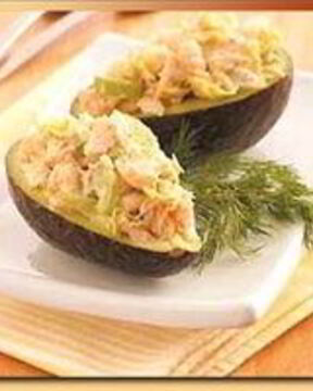 Креветки фаршированные в авокадо