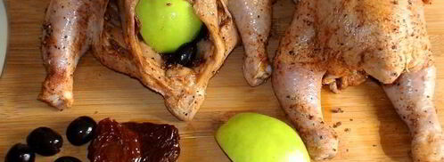 курочка, замаринованная в шампанском , запеченная в беконе с вялеными помидорами, оливками и яблоками. Шаг 2