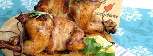 курочка, замаринованная в шампанском , запеченная в беконе с вялеными помидорами, оливками и яблоками. Шаг 4