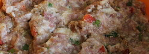 мясные биточки с баклажанами, паприкой и зеленым луком. Шаг 4