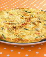 Фриттата с молодым картофелем, цукини, сыром и вялеными томатами