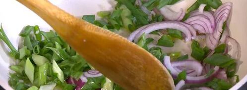 фриттата со сладким перцем, зеленым горошком и фетой. Шаг 3