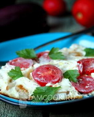 Омлет из перепелиных яиц с баклажанами и помидорами