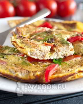 Омлет с хлебом на сковороде