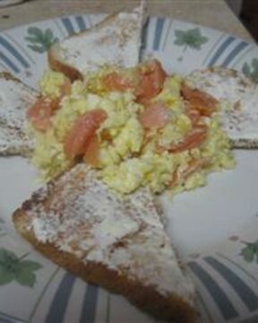 Омлет с красной рыбой