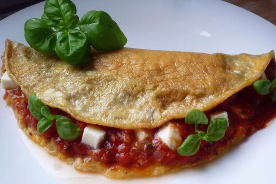 Рецепт омлет с помидорами и моцареллой