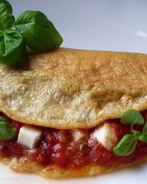 Омлет с помидорами и моцареллой