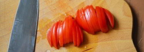 омлет с сосисками и помидорами. Шаг 3