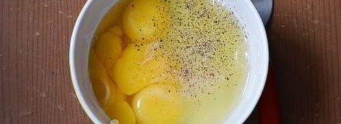 омлет с сосисками и помидорами. Шаг 7