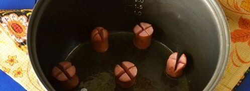 омлет с сосисками в мультиварке. Шаг 6