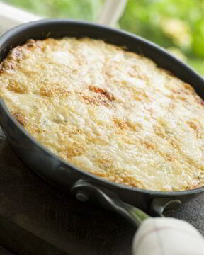 Омлет с сыром и белым хлебом