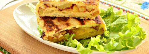 омлет с жареной картошкой в лаваше. Шаг 3