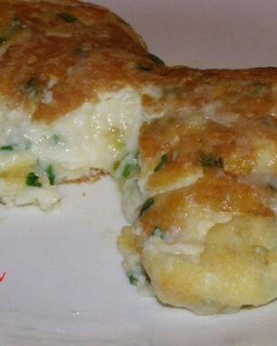 Пышный омлет-суфле с тремя видами сыра